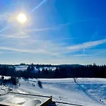 Schoene Mit Schwimmbad, Sauna Und Balkon *