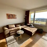 Schoene Mit Schwimmbad, Sauna Und Balkon Apartman
