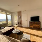 Schoene Mit Schwimmbad, Sauna Und Balkon