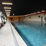 Schoene Mit Schwimmbad, Sauna Und Balkon *