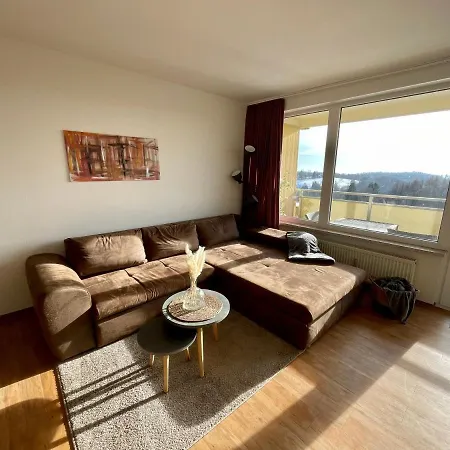 Schoene Mit Schwimmbad, Sauna Und Balkon Lejlighed