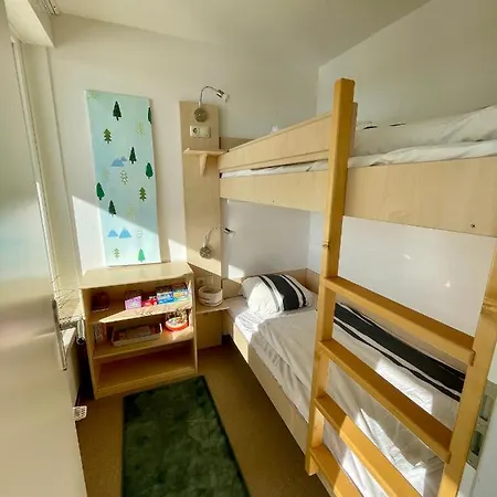 Schoene Mit Schwimmbad, Sauna Und Balkon Apartamento