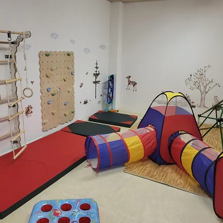 Schoene Mit Schwimmbad, Sauna Und Balkon Lejlighed