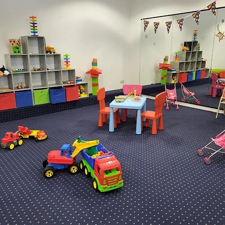 Schoene Mit Schwimmbad, Sauna Und Balkon